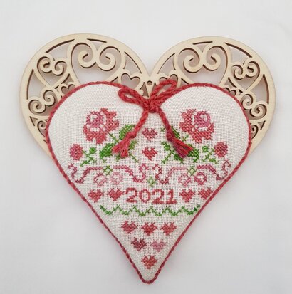 Valentine – Roses Heart chart + wooden heart