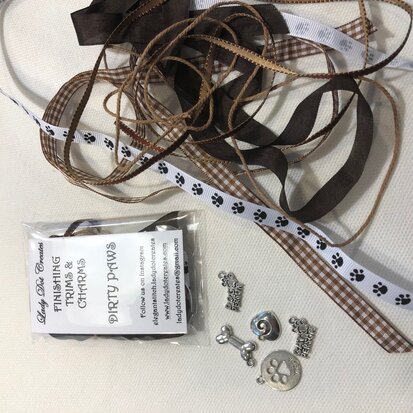 Charm Pack Dirty Paws - Lady Dot.