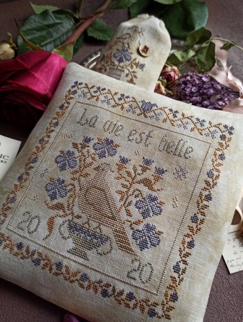 La Vie Est Belle - PDF - Stitches Through The Years