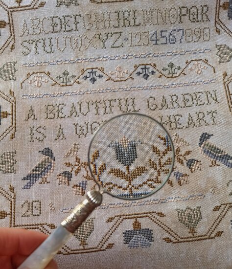 A beautiful garden - PDF - Stitches Through The Years