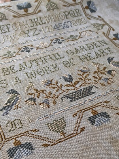 A beautiful garden - PDF - Stitches Through The Years
