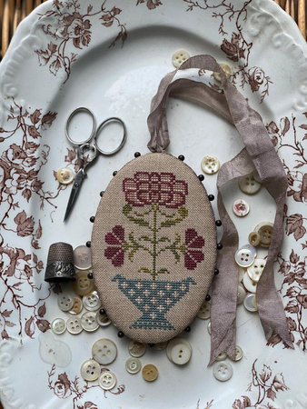Red Hydrangea Pin Disk-Stacy Nash Primitive Designs