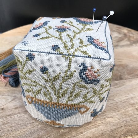 Speldenkussenclub XXV - Peacock Pin Cube Drum