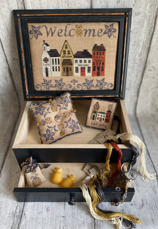 The Welcome Street Sewing Box & Pillow - Mani di Donna