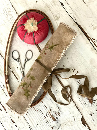 Holly Basket Sewing Roll - Stacy Nash Designs