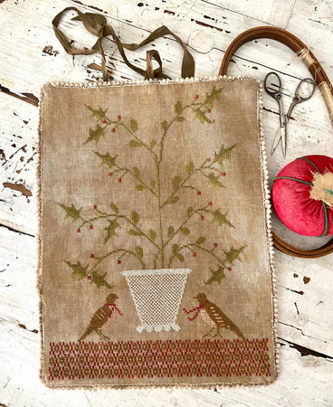 Holly Basket Sewing Roll - Stacy Nash Designs
