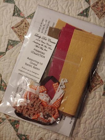 Rabbit Rabbit Finishing Kit - 2nd Quarter - Lady Dot.