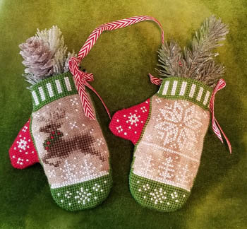 Reindeer In Flight Mittens- Blackberry Lane Design