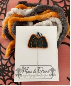 Five pumpkins Finishing set Chenille & Black Punpkins pin - Mani di Donna