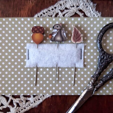 Happy Squirrel pin set - Puntini Puntini Happy Squirrel pin set - Puntini Puntini