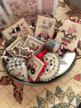 Festive Little Fobs -Barnyard - Heartstring Samplery
